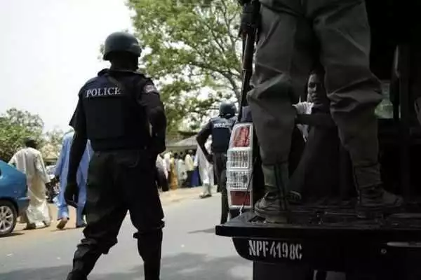 Police nab fake officer, recovers uniform, fabricated gun-like metal